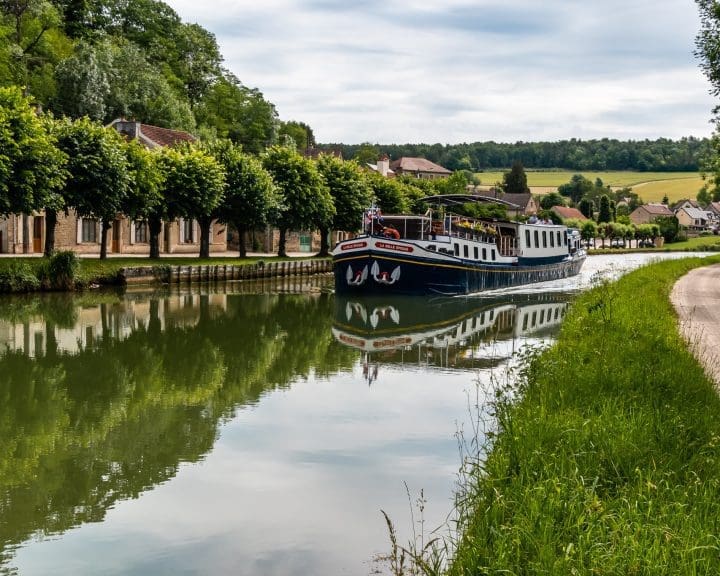 Experience the very best of France when combining the 2023 Rugby World Cup with a European Waterways’ luxury hotel barge cruise 7