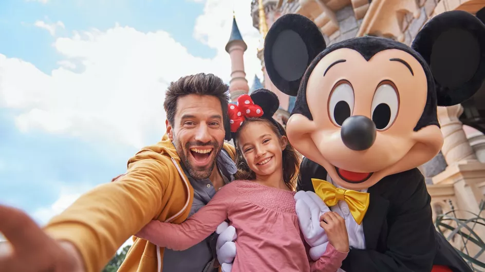 “Extra magic time” and character meet and greets - travel experts reveal the BEST hotel to book at Disneyland Paris   1